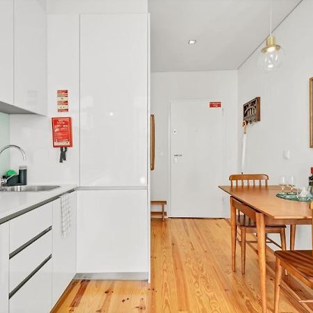 Host Wise - Lovely Shinny Flats With Balcony - Clerigos Porto Bagian luar foto