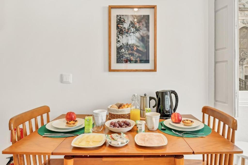 Host Wise - Lovely Shinny Flats With Balcony - Clerigos Porto Bagian luar foto