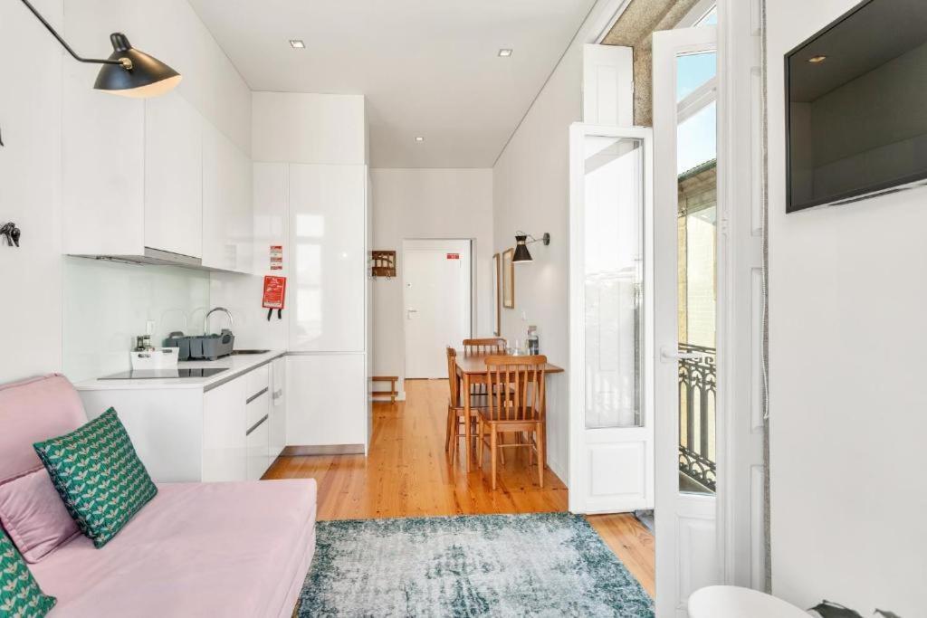 Host Wise - Lovely Shinny Flats With Balcony - Clerigos Porto Bagian luar foto