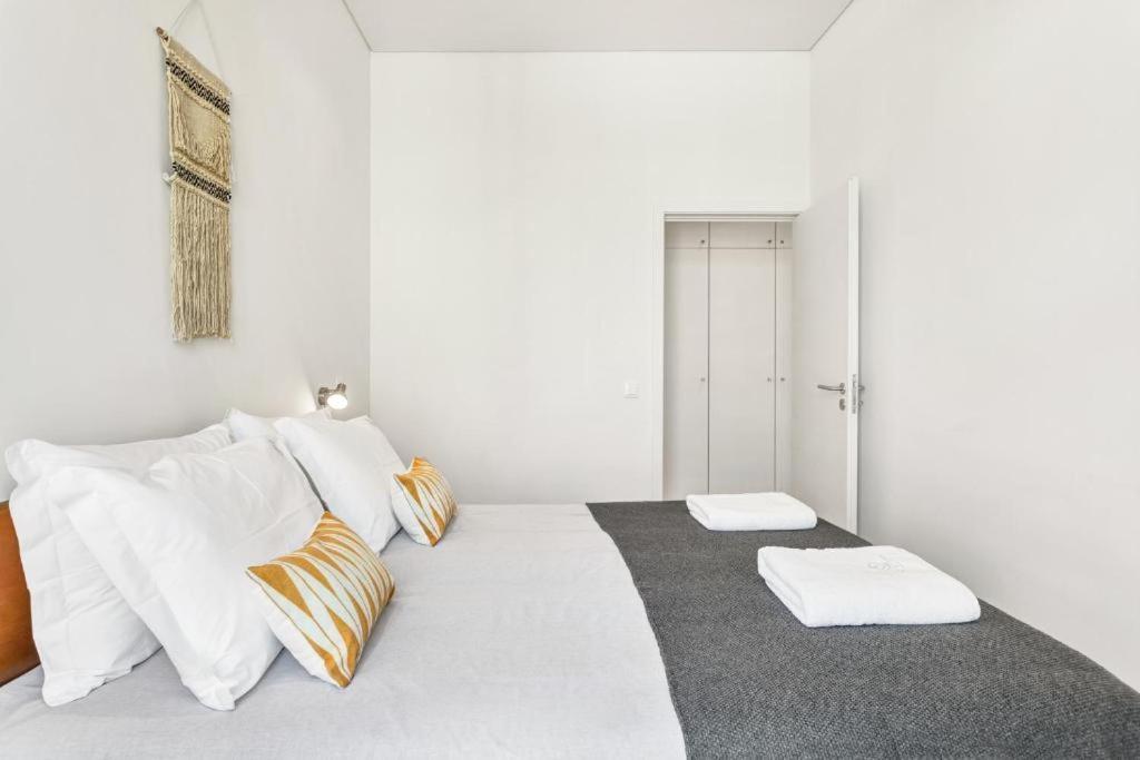 Host Wise - Lovely Shinny Flats With Balcony - Clerigos Porto Bagian luar foto