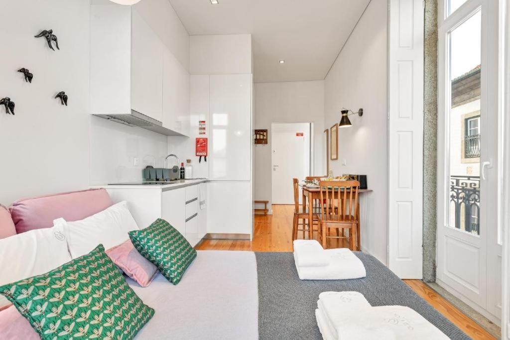 Host Wise - Lovely Shinny Flats With Balcony - Clerigos Porto Bagian luar foto