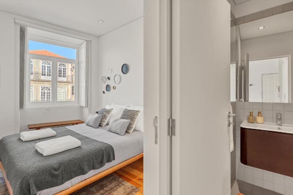 Host Wise - Lovely Shinny Flats With Balcony - Clerigos Porto Bagian luar foto