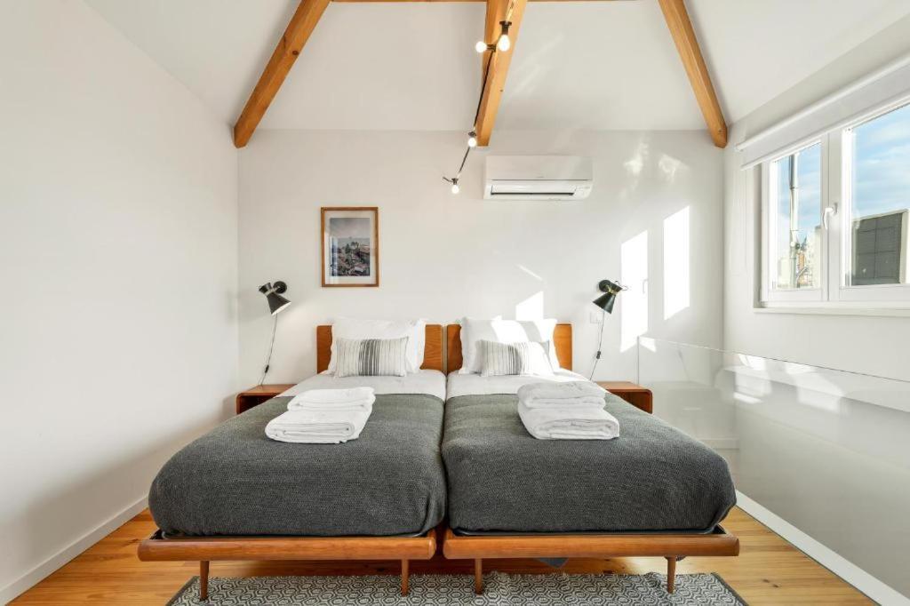 Host Wise - Lovely Shinny Flats With Balcony - Clerigos Porto Bagian luar foto