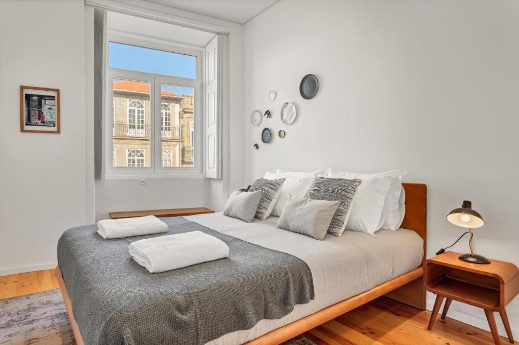 Host Wise - Lovely Shinny Flats With Balcony - Clerigos Porto Bagian luar foto