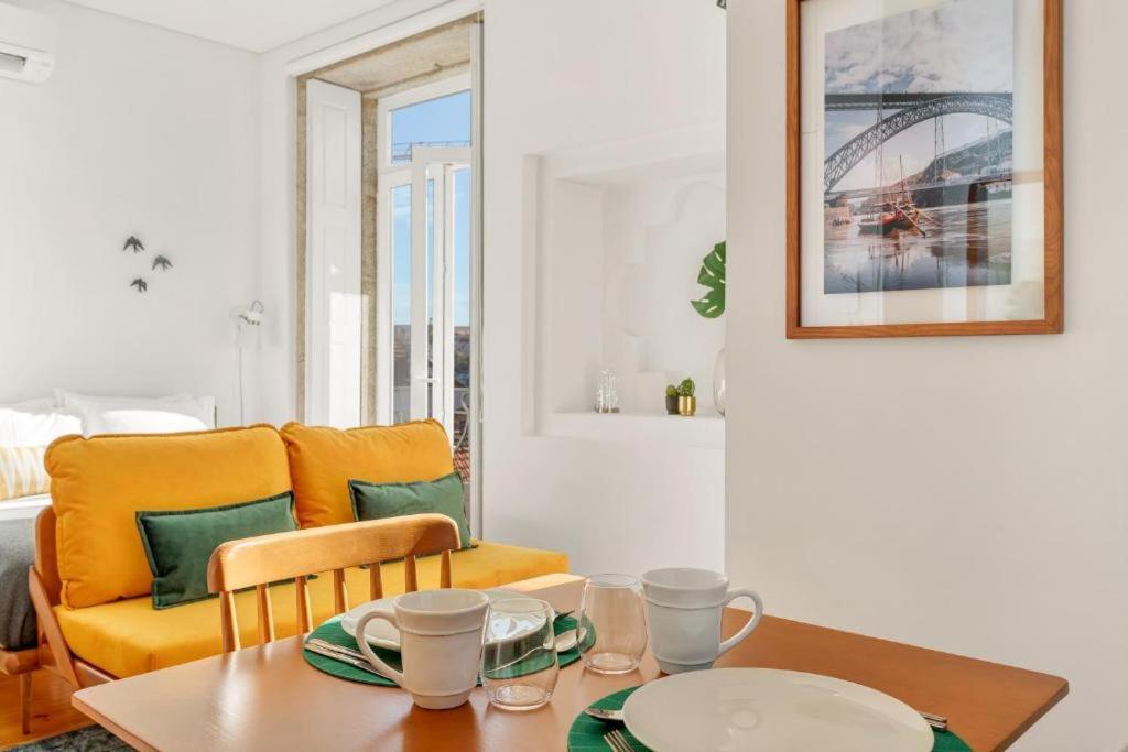 Host Wise - Lovely Shinny Flats With Balcony - Clerigos Porto Bagian luar foto