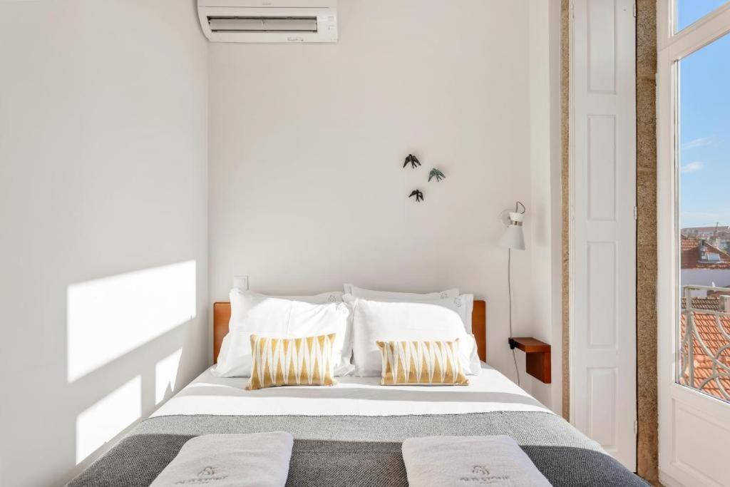 Host Wise - Lovely Shinny Flats With Balcony - Clerigos Porto Bagian luar foto