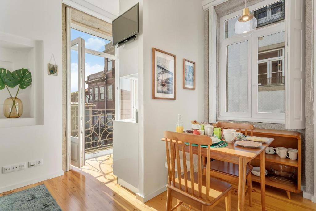 Host Wise - Lovely Shinny Flats With Balcony - Clerigos Porto Bagian luar foto