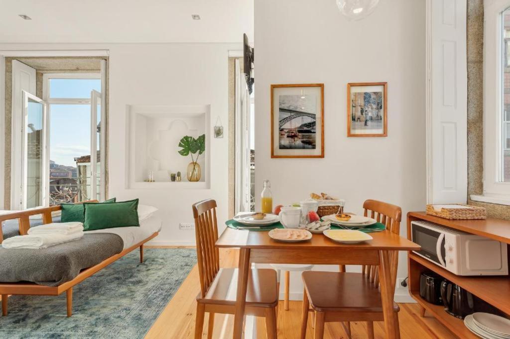 Host Wise - Lovely Shinny Flats With Balcony - Clerigos Porto Bagian luar foto