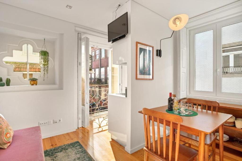 Host Wise - Lovely Shinny Flats With Balcony - Clerigos Porto Bagian luar foto