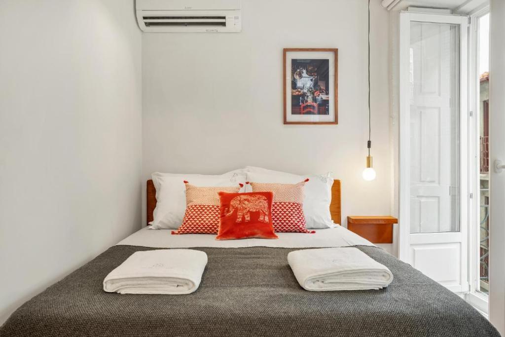 Host Wise - Lovely Shinny Flats With Balcony - Clerigos Porto Bagian luar foto