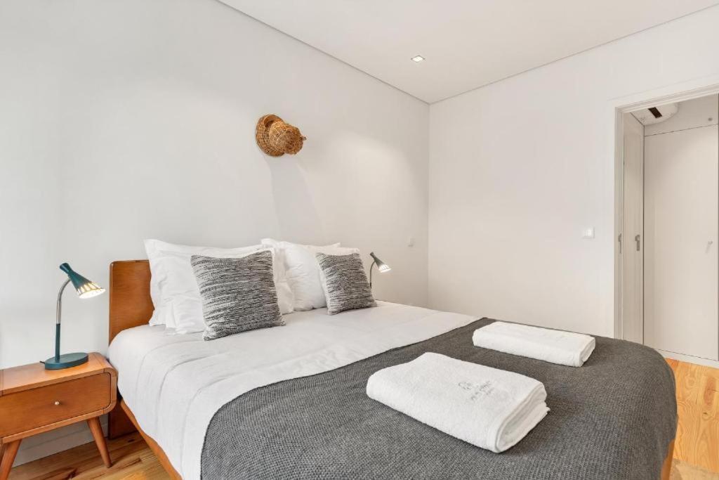 Host Wise - Lovely Shinny Flats With Balcony - Clerigos Porto Bagian luar foto