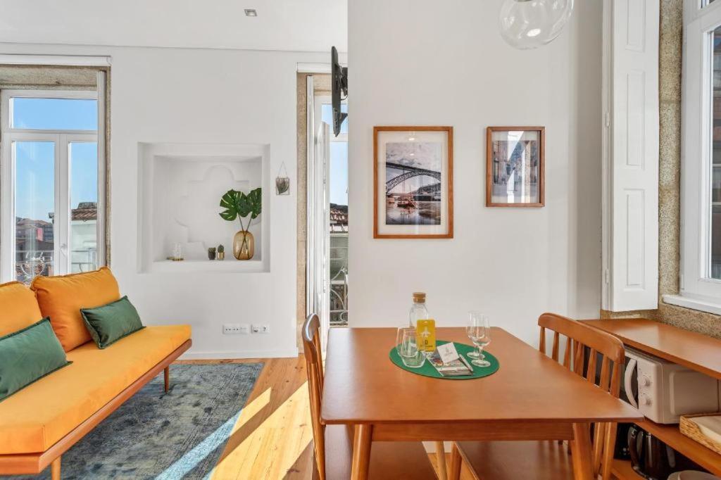 Host Wise - Lovely Shinny Flats With Balcony - Clerigos Porto Ruang foto